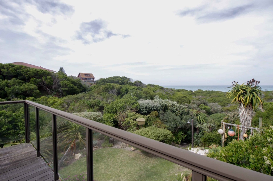 5 Bedroom Property for Sale in Paradise Beach Eastern Cape